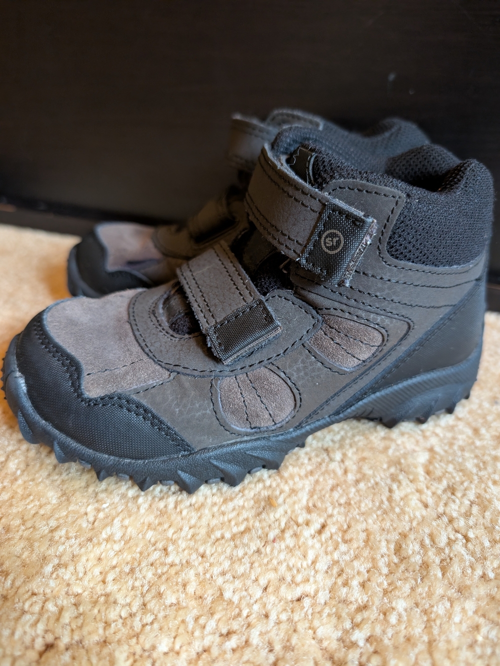 Stride Rite Boys' Rugged Ritchie 2 Velcro Outdoor Boots 11C